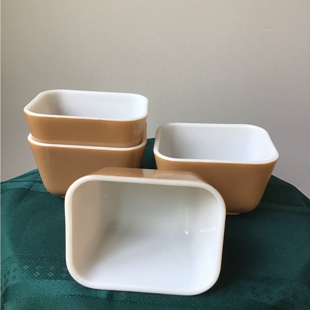 Pyrex 501-B Refrigerator Dishes Small Fridgie Set 4‎ White Tan